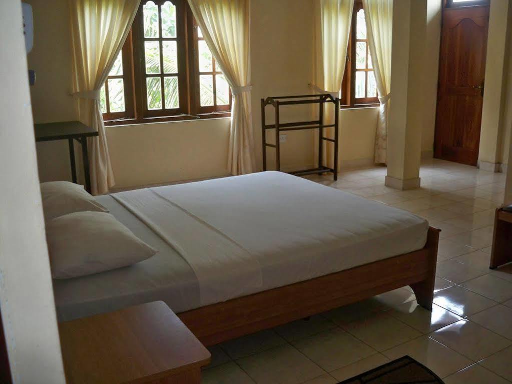 Hotel Red Rose Негомбо Экстерьер фото