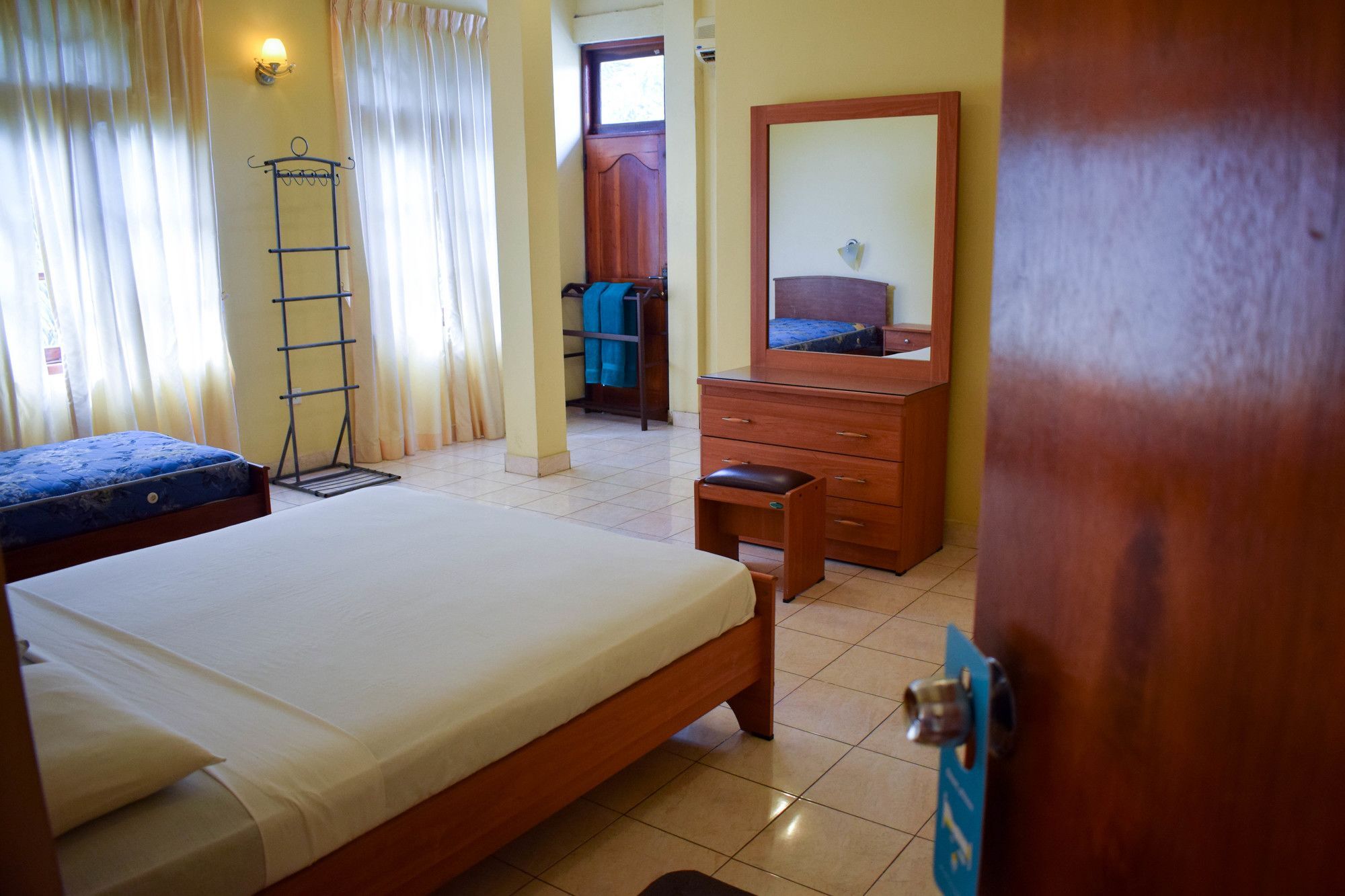 Hotel Red Rose Негомбо Экстерьер фото